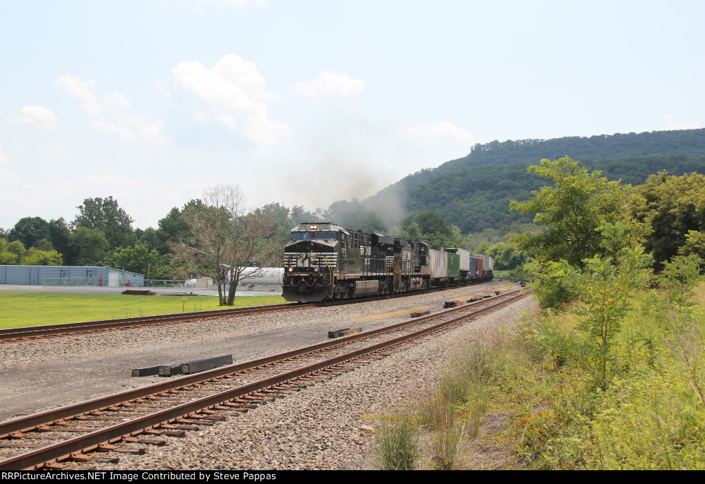 NS 7717 and 9942 make some smoke as they lead a freight
